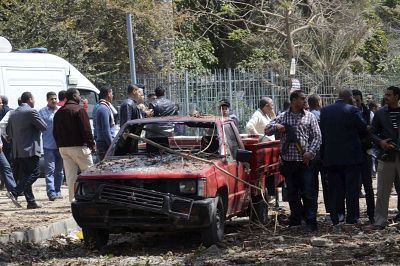 Muere un general de la Policía en una cadena de atentados en El Cairo