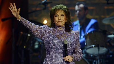 Muere Loretta Lynn, reina de la música country, a los 90 años