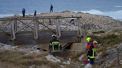 Al menos cinco muertos y un desaparecido al romperse una pasarela en la playa de El Bocal en Santander