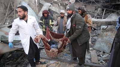 Al menos 400 muertos y 250 heridos en el bombardeo de Pakistán contra un hospital de Kabul