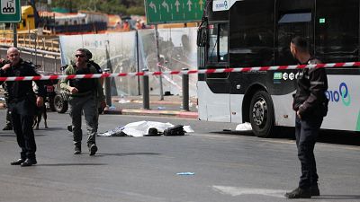 Al menos seis muertos y una docena de heridos en un tiroteo al norte de Jerusalén
