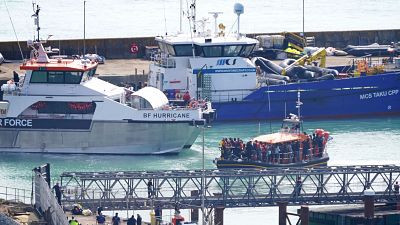 Mueren al menos 12 migrantes en el naufragio de una embarcación que intentaba cruzar el Canal de la Mancha