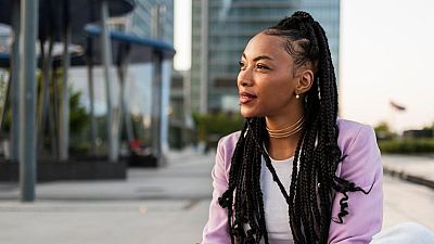 Una mujer en una calle de Madrid Una mujer en una calle de Madrid