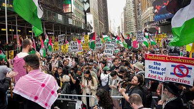 Multitudinaria marcha en Nueva York por la paz en Palestina y contra Netanyahu: "Uno de los criminales de guerra está aquí"