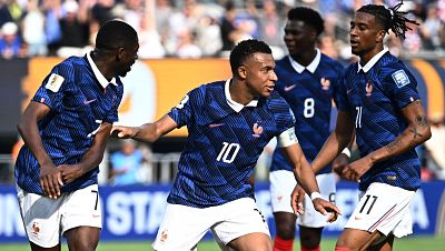 Francia devasta a Suecia y Mbappé se dispara con un doblete