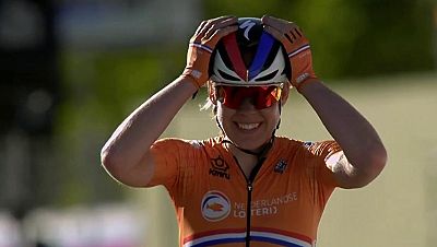 Así ha sido la llegada en solitario de Van der Breggen en la prueba en ruta del Mundial de Imola Así ha sido la llegada en solitario de Van der Breggen en la prueba en ruta del Mundial de Imola