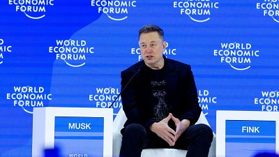 Elon Musk ataca a Pedro Sánchez por el límite de edad en las redes sociales - Telediario 1 | Ver