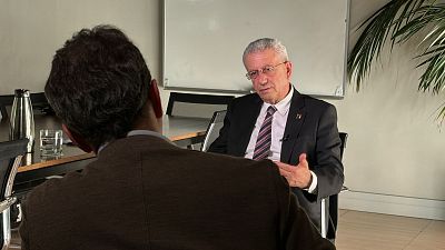 RTVE entrevista a Mustafá Barghouti: "Hay que detener la ocupación” - La tarde en 24h | Ver