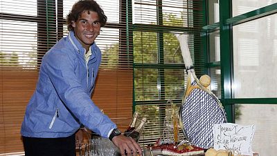 Tras celebrar su cumpleaños este domingo, el tenista español se enfrenta en octavos de Roland Garros contra su amigo el argentino Juan Mónaco, que nunca le ha ganado en tierra batida. Además, Ferrer y Granollers se miden por un puesto en cuartos