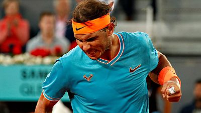 Rafael Nadal apuntó síntomas de mejoría en el duelo ante el estadounidense Frances Tiafoe (6-3 y 6-4) que le proporcionó el pase a los cuartos de final del Mutua Madrid Open, donde afrontará empresas mayores. Rafael Nadal apuntó síntomas de mejoría en el duelo ante el estadounidense Frances Tiafoe (6-3 y 6-4) que le proporcionó el pase a los cuartos de final del Mutua Madrid Open, donde afrontará empresas mayores.