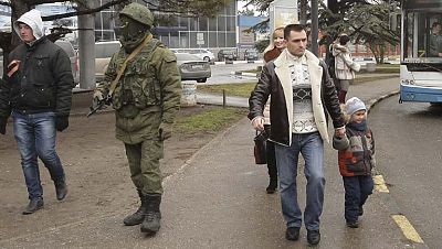Las movilizaciones de tropas en Crimea hacen temer una guerra Las movilizaciones de tropas en Crimea hacen temer una guerra