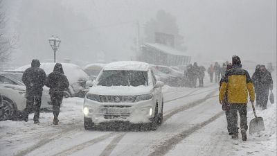 Las fuertes nevadas provocan cortes de carreteras en Cantabria, Castilla y León, Asturias, Aragón y Cataluña