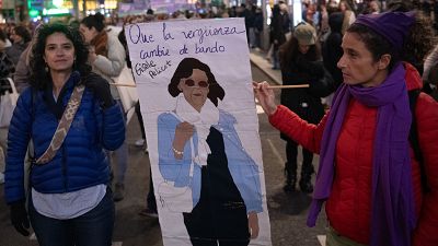 El 25N reúne a varias generaciones contra la violencia machista: "Traigo a mi hija para que no permita lo que yo sufrí"