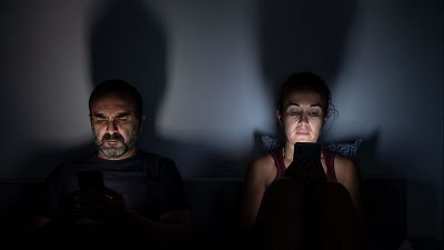 Todo lo que no cabe en un wasap explica por qué hay que seguir viéndose, aunque estemos siempre conectados