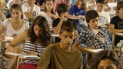 2.300 alumnos se han presentado hoy al examen para conseguir premio extraordinario 2.300 alumnos se han presentado hoy al examen para conseguir premio extraordinario