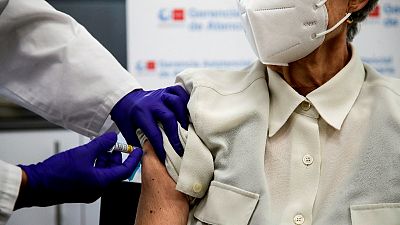 Los no vacunados tienen el triple de riesgo de contagio y los mayores de 60 años, hasta 25 veces más de morir