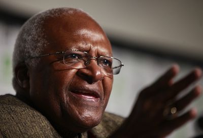 El Nobel de la Paz Desmond Tutu anuncia que se retira de la vida pública para dedicarse a su familia