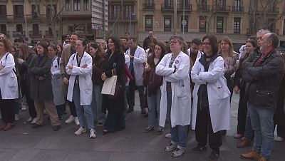 Concentració dels metges a Plaça Universitat