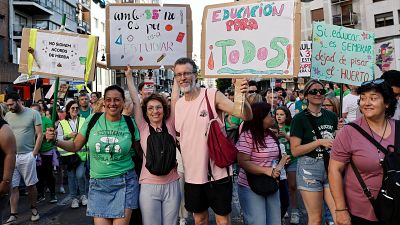 Una nueva marea recorre Valencia para exigir una mejor educación pública tras dos semanas de huelga