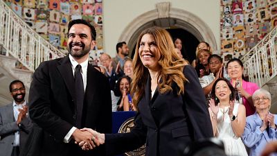 Mamdani cierra un presupuesto "socialista" con "inversiones históricas" en vivienda asequible para Nueva York