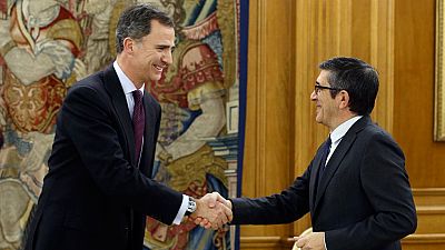 Lo ocurrido en el Congreso de los Diputados es algo inédito en la historia de la democracia en España. Tras el fracaso en la investidura de Pedro Sánchez, hay que aplicar el artículo 99 de la Constitución: "En caso de investidura fallida se tramitará Lo ocurrido en el Congreso de los Diputados es algo inédito en la historia de la democracia en España. Tras el fracaso en la investidura de Pedro Sánchez, hay que aplicar el artículo 99 de la Constitución: "En caso de investidura fallida se tramitará