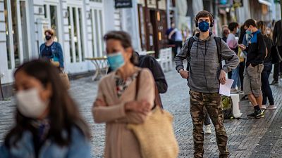 La OMS advierte de los "alarmantes índices de contagio" en Europa: el incremento semanal es superior al de marzo