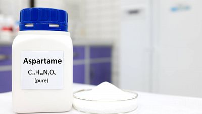 La OMS clasifica el aspartamo como "posible cancerígeno" pero respalda el límite de ingesta diaria establecido