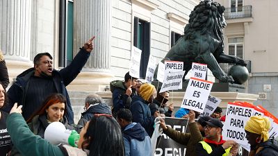 Regularización de migrantes para cubrir "deficiencias" del reglamento de extranjería Regularización de migrantes para cubrir "deficiencias" del reglamento de extranjería