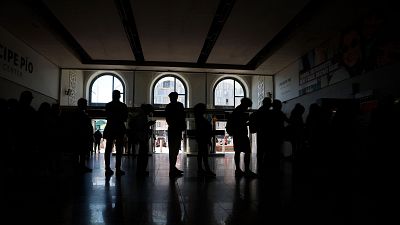 Sánchez achaca el apagón a una pérdida súbita del 60% de la energía eléctrica de la que aún no se conoce la causa