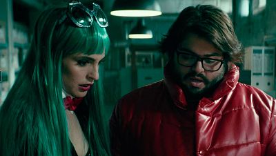 Una escena de 'Orígenes secretos' con los actores Verónica Echegui y Brays Efe