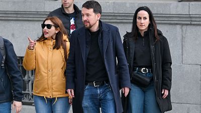 La ex asesora de Podemos Dina Bousselham y el exsecretario general de Podemos, Pablo Iglesias, a su llegada a la Audiencia Nacional, a 4 de marzo de 2026