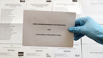 País Vasco y Galicia avisan de que quien vaya a votar con coronavirus cometerá un delito contra la salud pública