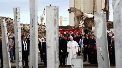 El papa comparte con las familias de las víctimas una "oración silenciosa" en el lugar de la explosión en Beirut en 2020