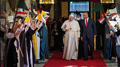 El papa Francisco llega a Irak en una visita histórica de tres días: "Venir era un deber"