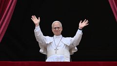 El papa León XIV preside su primer rezo desde la plaza de San Pedro y clama: 