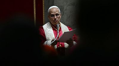 El papa exhorta a los gobernantes a "sentarse en mesas de diálogo y mediación" en una vigilia por la paz en el Vaticano