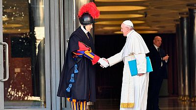 El papa reconoce que los católicos esperan "medidas concretas" para erradicar los abusos sexuales a menores