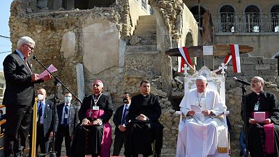 El papa reza en Mosul por las víctimas de la guerra y pide que las mujeres "sean respetadas y defendidas"