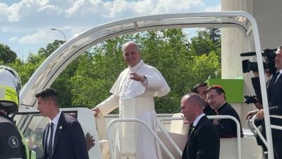 El papa hace escala en el Pirulí en su visita a Madrid | Ver