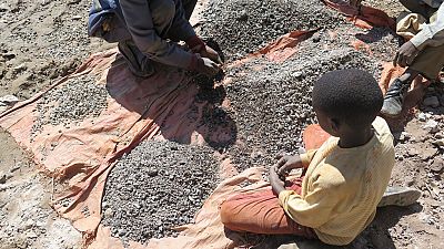 La paradoja del cobalto: de las manos de un niño africano a tu teléfono móvil