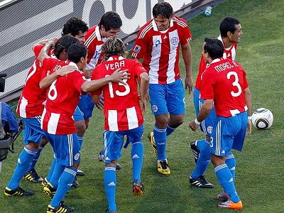 Paraguay ha vencido a Eslovaquia por dos goles en uno de los partidos más aburridos de lo que llevamos de Mundial. La selección europea apenas ha creado ninguna ocasión de gol en todo el partido y por ello se ve condenada a jugarse la vida en la ter