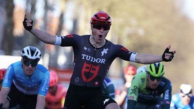 Arvid De Kleijn gana la segunda etapa de la París-Niza y Laurence Pithie es el nuevo líder