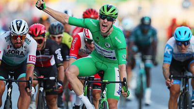 Vídeo: Sam Bennett se apunta la última etapa en la meta de París Vídeo: Sam Bennett se apunta la última etapa en la meta de París