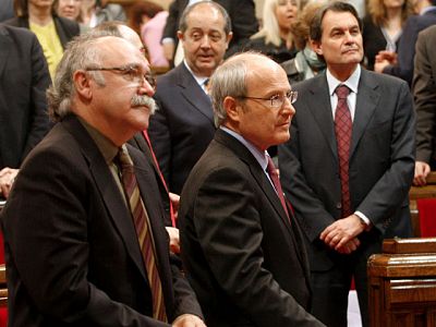 El Parlament catalán vota la propuesta para pedir la renovación del Constitucional