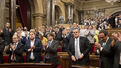 El Parlament de Cataluña culmina su desafío al Estado y aprueba la principal ley de desconexión con España | Ver