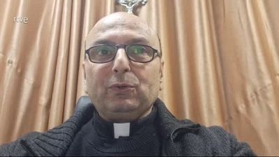 El párroco de Gaza agradece "esa bendita llamada" del papa Francisco "a pesar de su delicado estado de salud"
