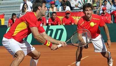 Los hermanos Bryan ganan el punto de dobles a Granollers y López | Ver