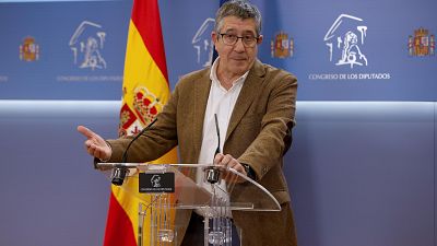 El portavoz parlamentario del PSOE, Patxi López, durante la rueda de prensa que ha ofrecido este martes en el Congreso El portavoz parlamentario del PSOE, Patxi López, durante la rueda de prensa que ha ofrecido este martes en el Congreso
