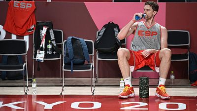 Pau Gasol y Galia Dvorak, un partido de ping pong en la Villa Olímpica