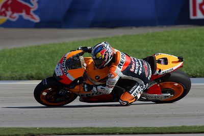 Pedrosa supera a Lorenzo en un duelo increíble en Brno